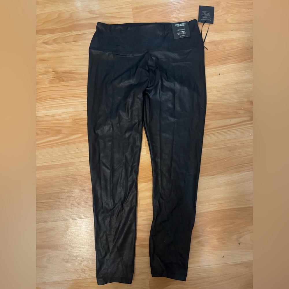 Vera Wang Faux Leather leggings